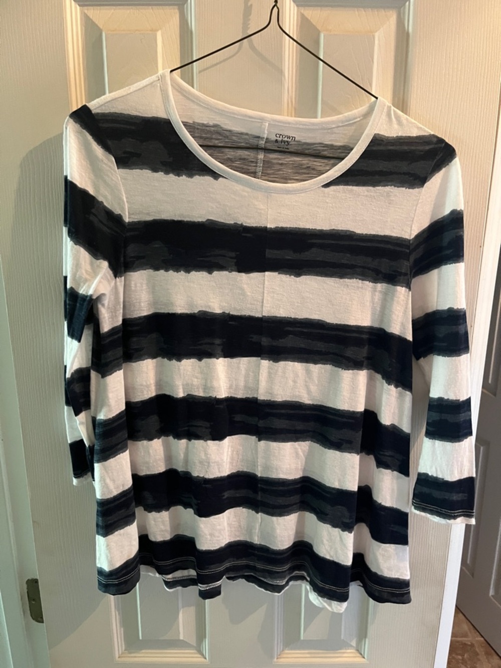 crown & ivy White and Black Brushstroke Stripe Long Sleeve Top